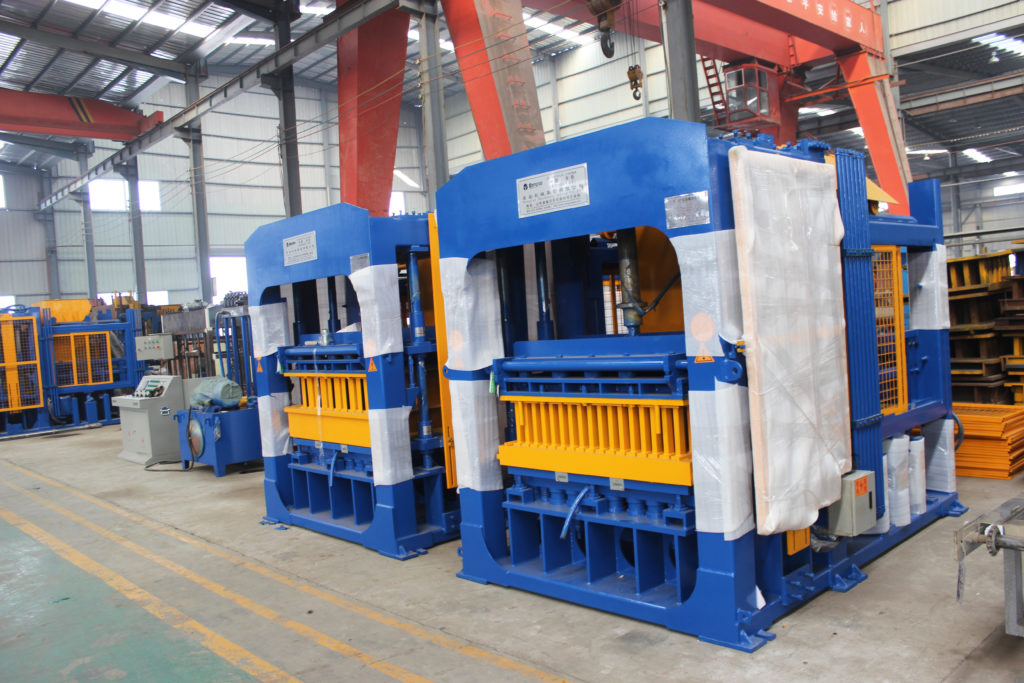 QT10-15 hollow block making machine