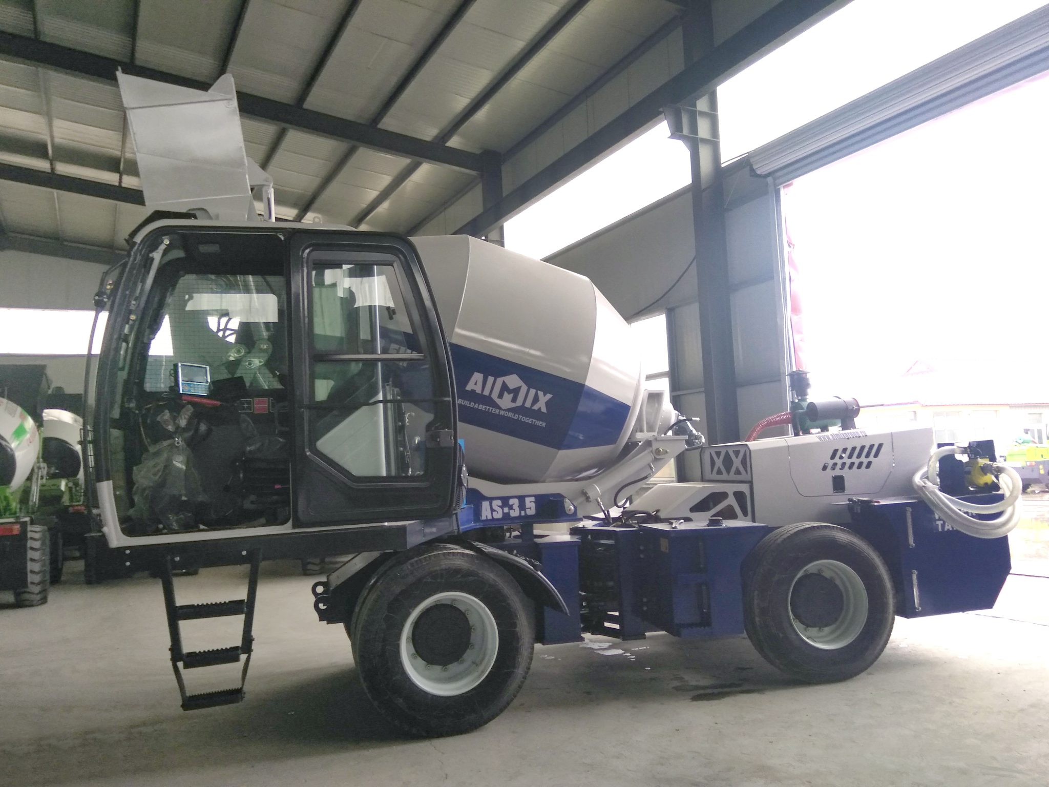 How Does a Self Loader Concrete Mixer Work? Find A New World